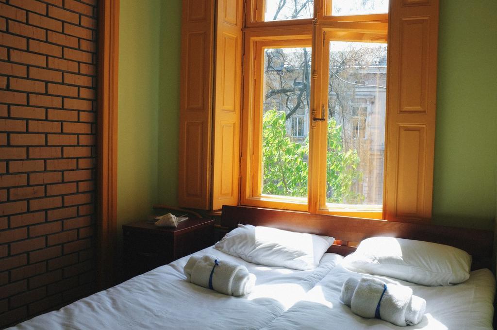 Elementary Hostel Odessa Exterior photo